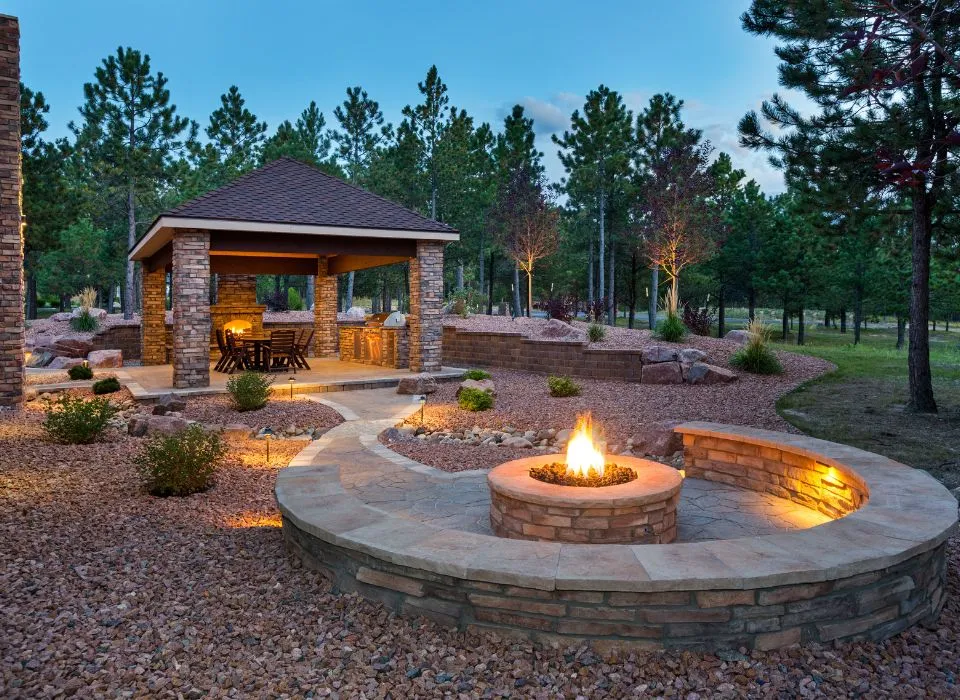 Original cracked asphalt driveway and outdated front entrance of a Los Angeles home before the professional upgrade by Dream Patios LA.